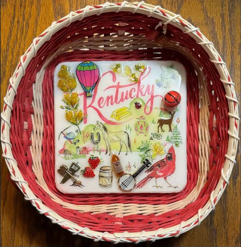 Basket with a pink Kentucky design as the base